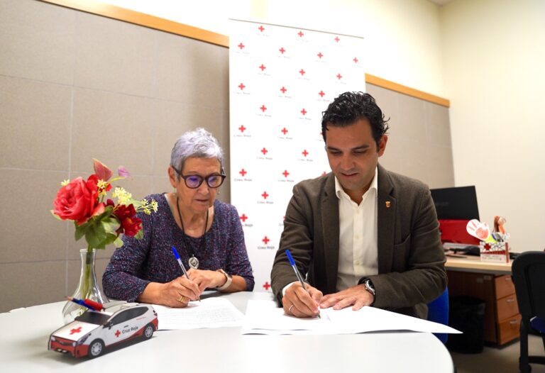 Paterna y Cruz Roja firman un convenio