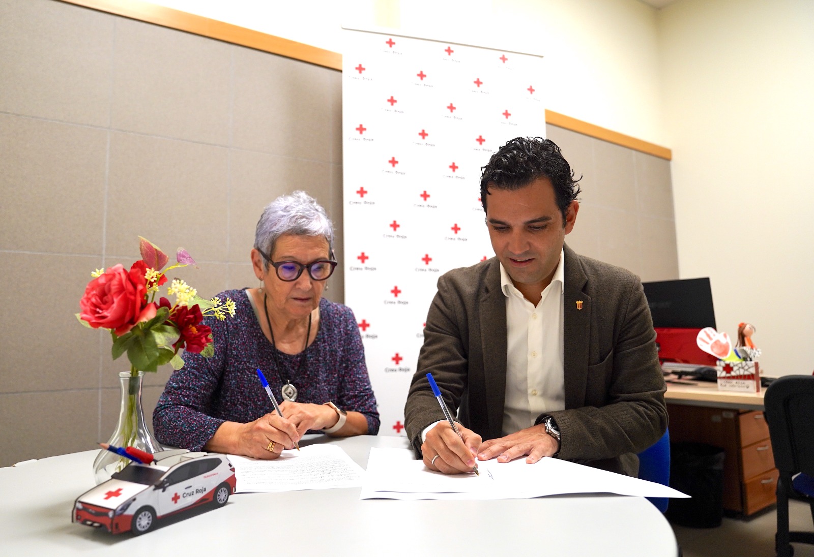 Paterna y Cruz Roja firman un convenio